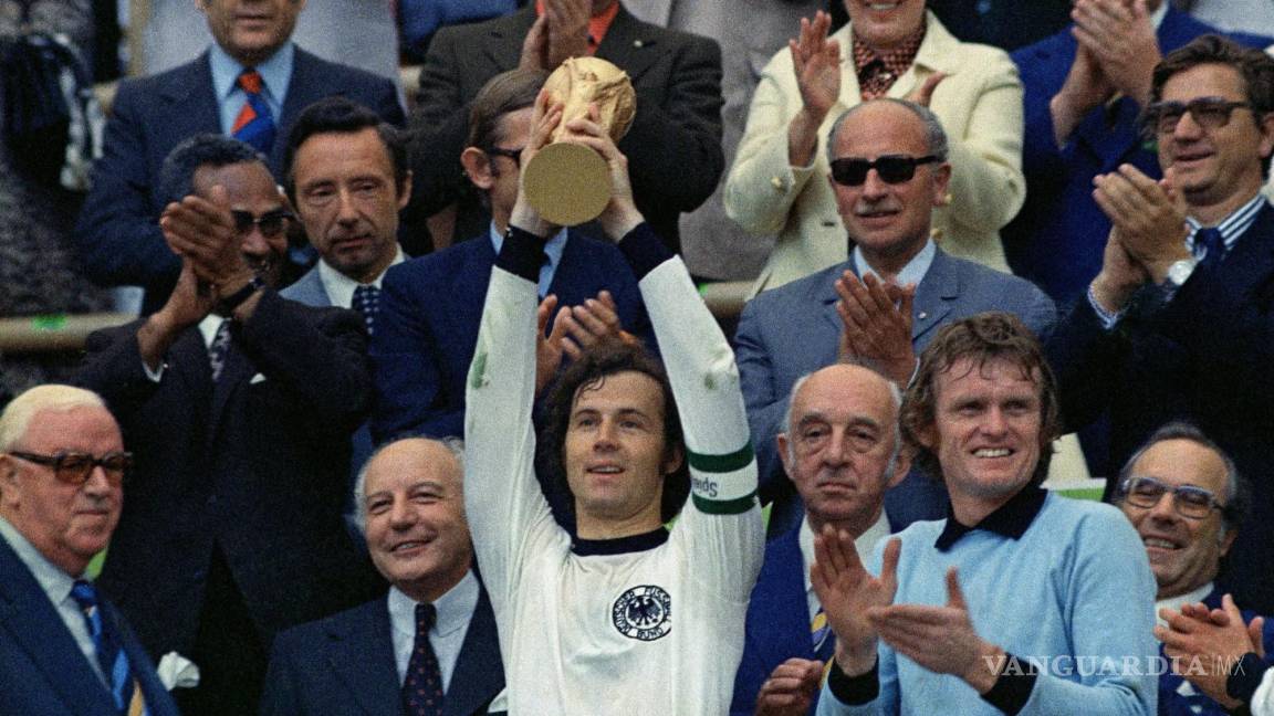 Franz Beckenbauer muere a los 78 años: el ‘Kaiser’ alemán que lo ganó todo con el Bayern, Alemania y jugó con Pelé