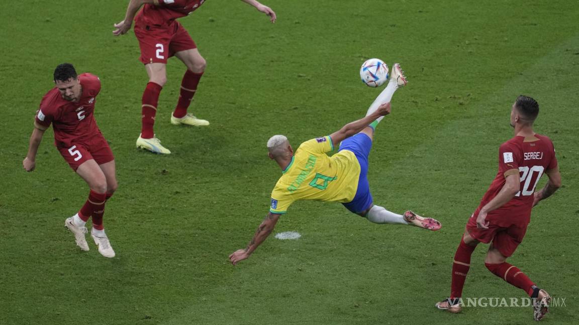 ¡Golazo de Richarlison! Brasil debuta con triunfo 2-0 ante Serbia en Qatar; Neymar en alerta por lesión