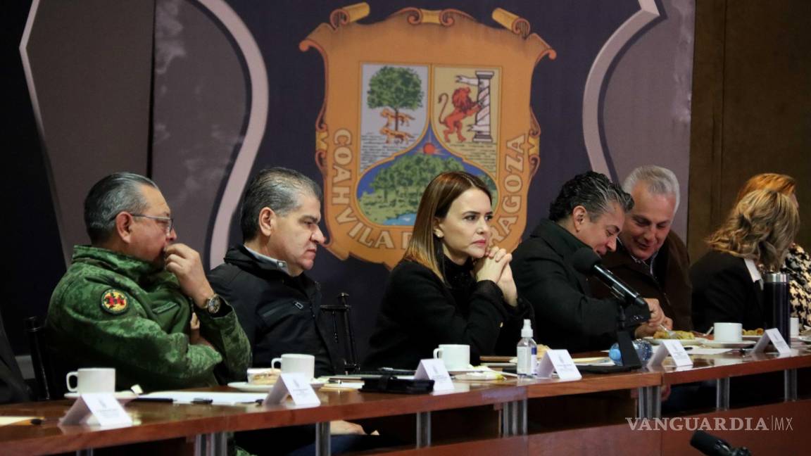 $!Clara Luz Flores Carrales, secretaria ejecutiva del Sistema Nacional de Seguridad Pública (centro), estuvo presente.