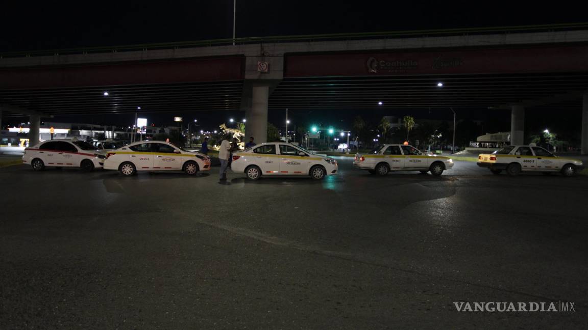 Taxistas se manifiestan contra de policía municipal de Saltillo por presuntas agresiones