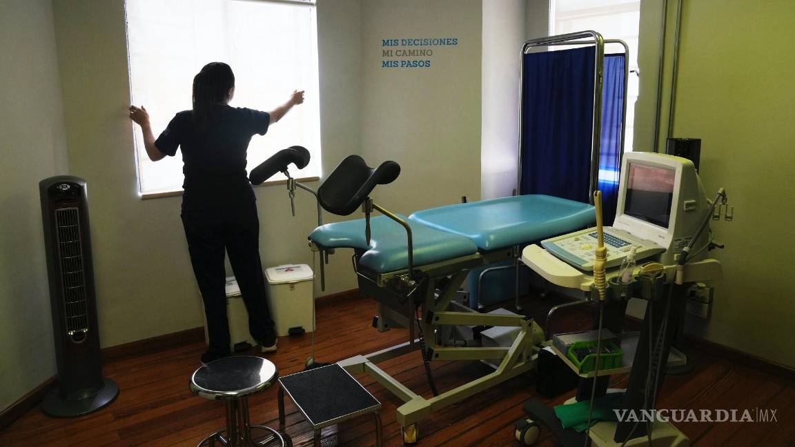 Colectivos proaborto denuncian bloqueo de su WhatsApp e incremento de censura en redes de Meta