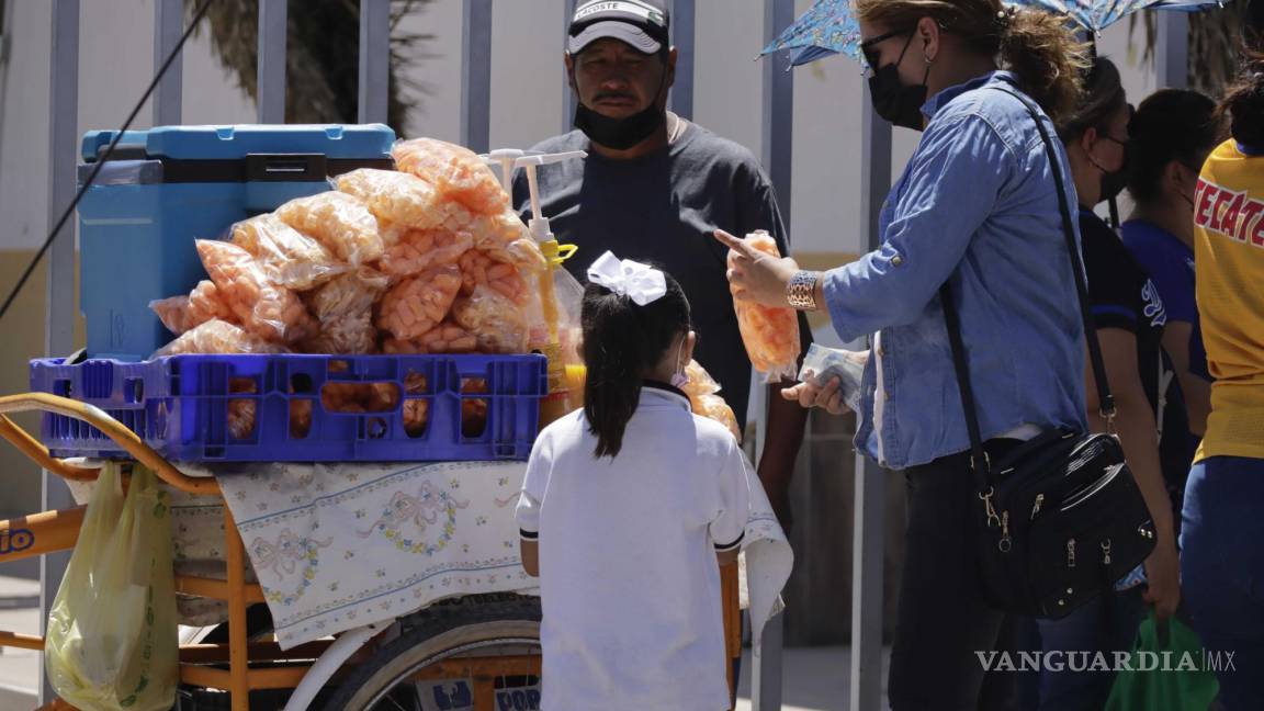 Continúa la venta de comida chatarra en las escuelas de Saltillo pese a su prohibición
