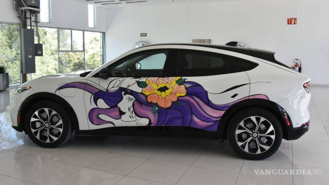 Presume Marcelo Ebrarard el primer auto fabricado al 100% por mujeres