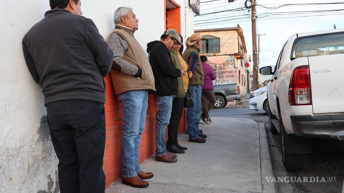 $!Las largas filas a las puertas del negocio de Doña Mary reflejan el amor y el reconocimiento de la comunidad saltillense.