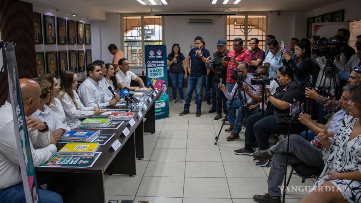 $!Marimar Arroyo, secretaria general del PRI en Saltillo, destacó la importancia de evitar la reventa mediante la presentación de documentos oficiales.