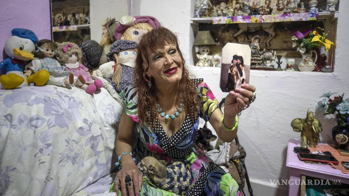 $!Fueron colgadas de árboles desnudas, tiradas amordazadas en aguas negras, golpeadas, balaceadas, humilladas y discriminadas por policías.