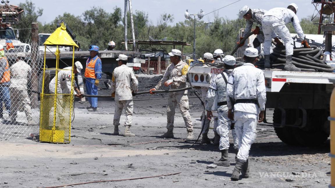 Piden familiares a SINAPROC permitan a mineros locales apoyar en el rescate de Agujita