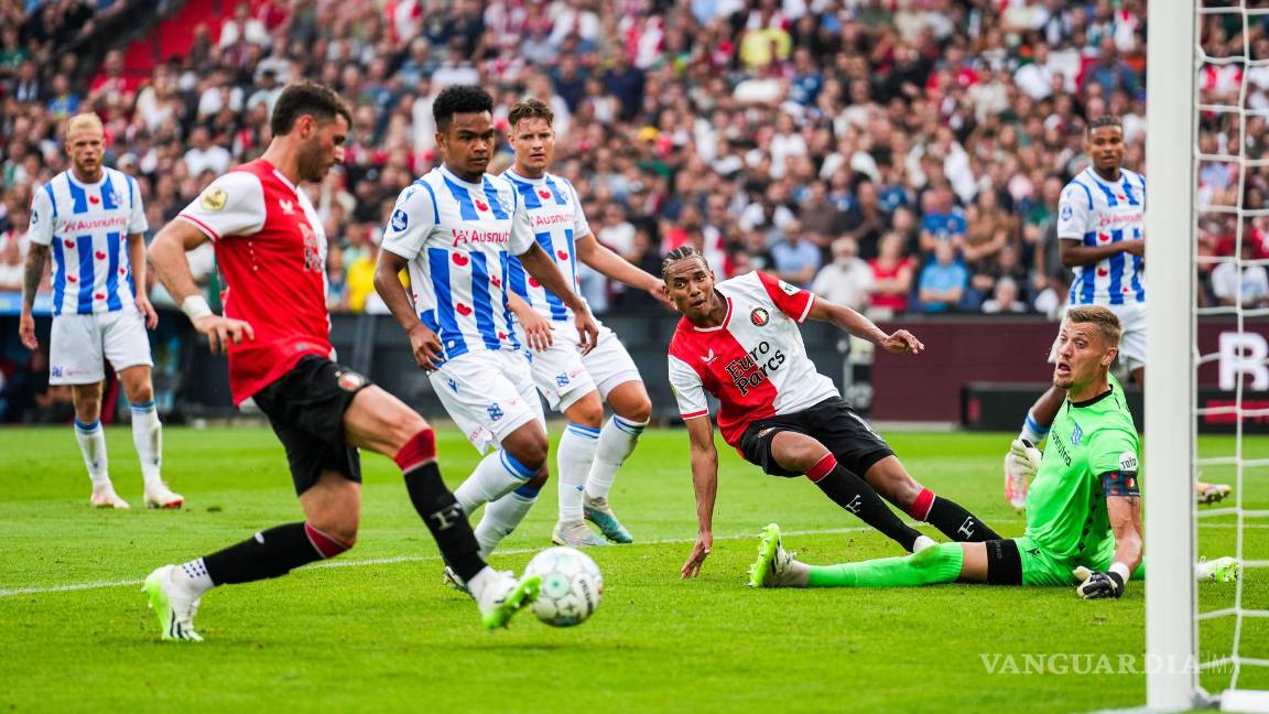 Mexicanos en Europa: Santi Giménez y Chucky Lozano la ‘rompen’ en la Eredivisie; Aguirre saca su primer triunfo