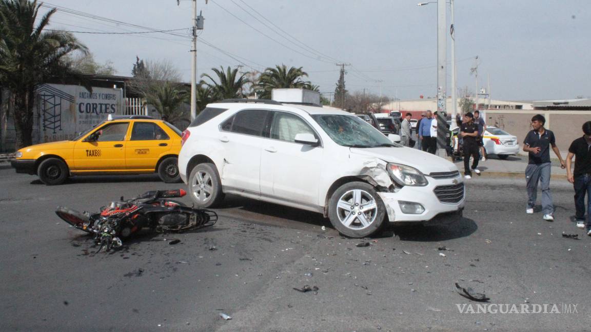 Estudiante de Conalep resulta herido en choque con camioneta en Saltillo