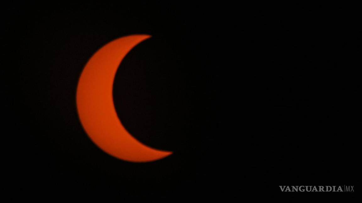 $!Fotografía fechada el 14 de octubre de 2023 del eclipse solar parcial desde Brasilia, Brasil.