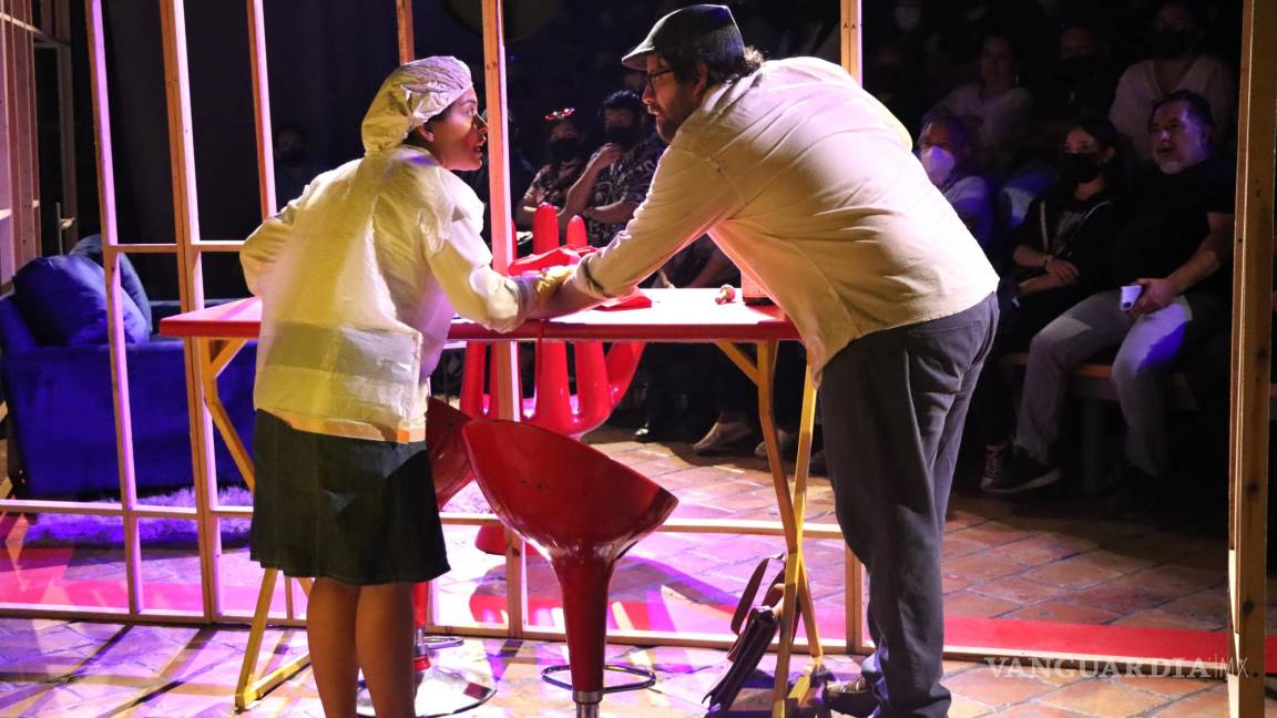 $!Lleno total en La Besana por Festival Municipal de Teatro: Gente se quedó afuera