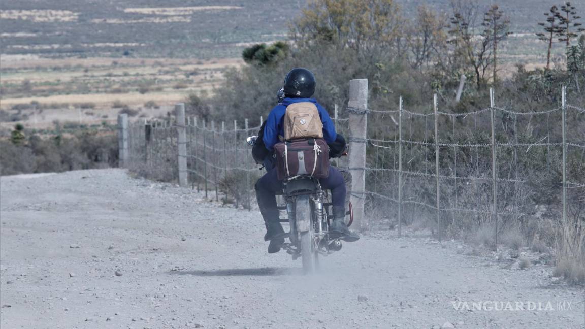 Situación afecta a cerca de un centenar de estudiantes; sin chofer de transporte escolar, ni camino en ejido