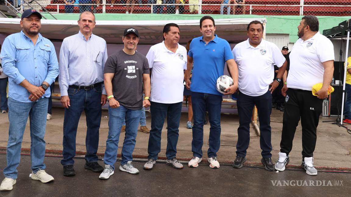 $!Antes del encuentro, el alcalde Javier Díaz González invitó a los asistentes a participar en los festejos del aniversario de Saltillo.