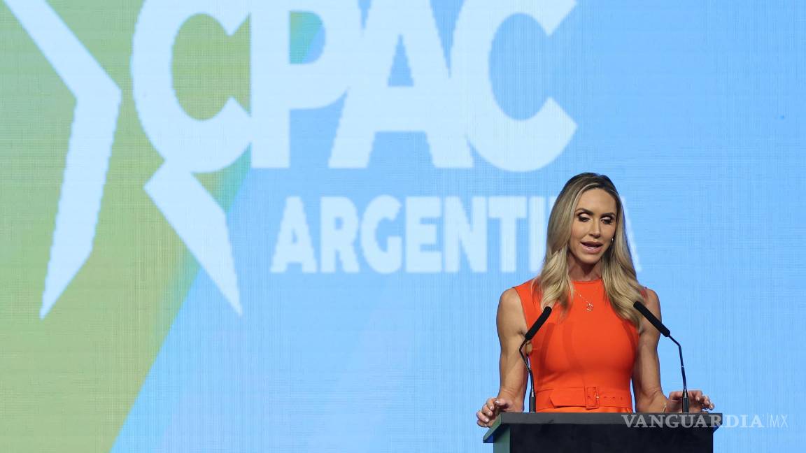$!La vicepresidenta del comité republicano, Lara Trump da un discurso durante la Conferencia de Acción Política Conservadora (CPAC) en Buenos Aires, Argentina.