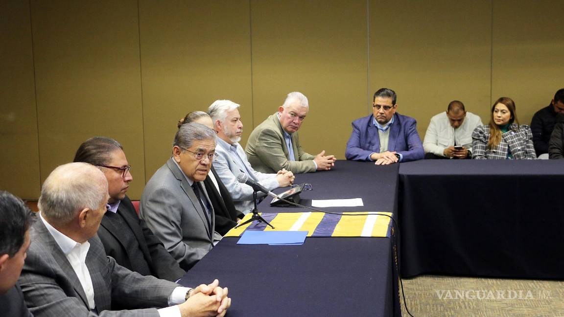 $!El rector Salvador Hernández Vélez explicó al sector industrial la reforma a los programas educativos de 39 carreras profesionales de 37 escuelas y facultades de las Unidades Saltillo, Torreón y Norte.