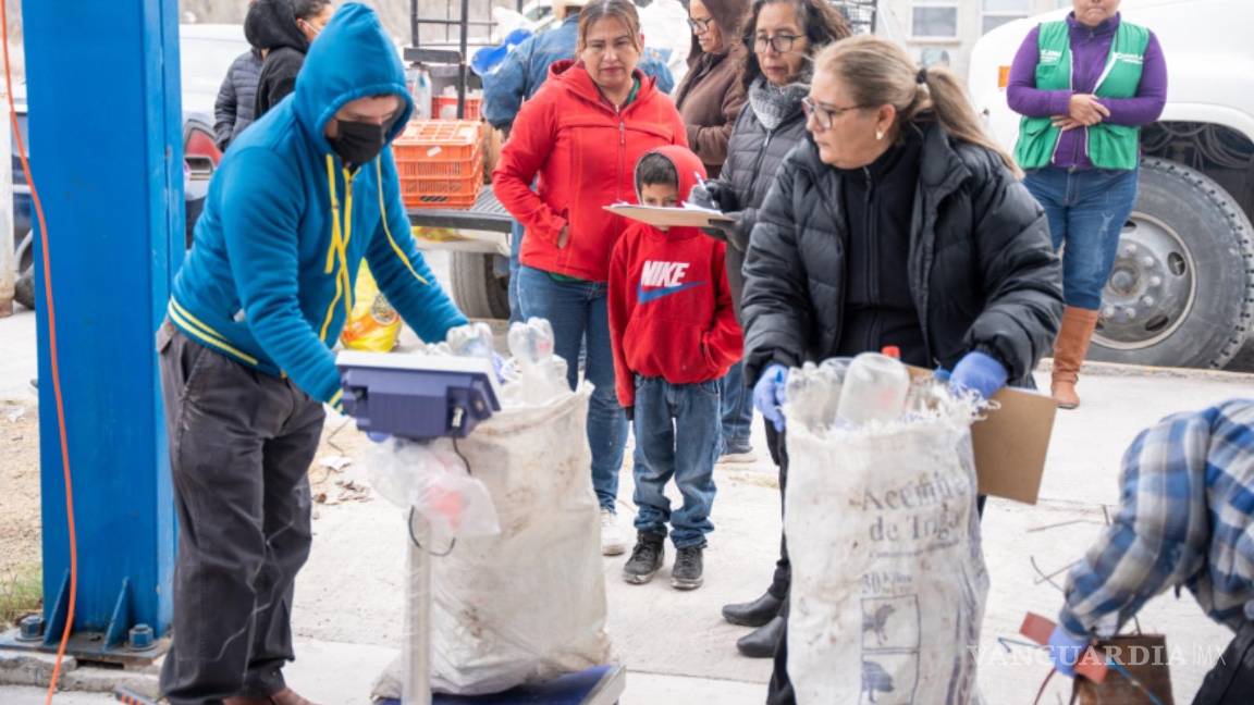 Mercado de Descacharrización a Castaños; reciben por desechos despensa y artículos de limpieza