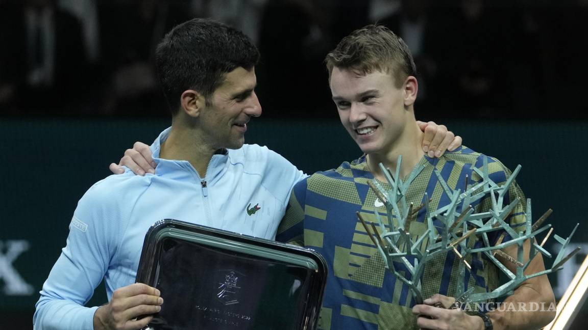 Rune sorprende a todos en París y vence a Novak Djokovic