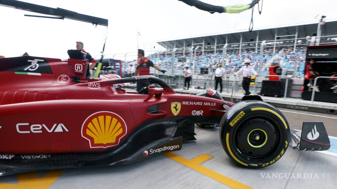 $!El piloto de Mónaco, Charles Leclerc, de la Scuderia Ferrari, en acción durante la segunda sesión de entrenamientos para el Gran Premio de Fórmula 1 de Miami.