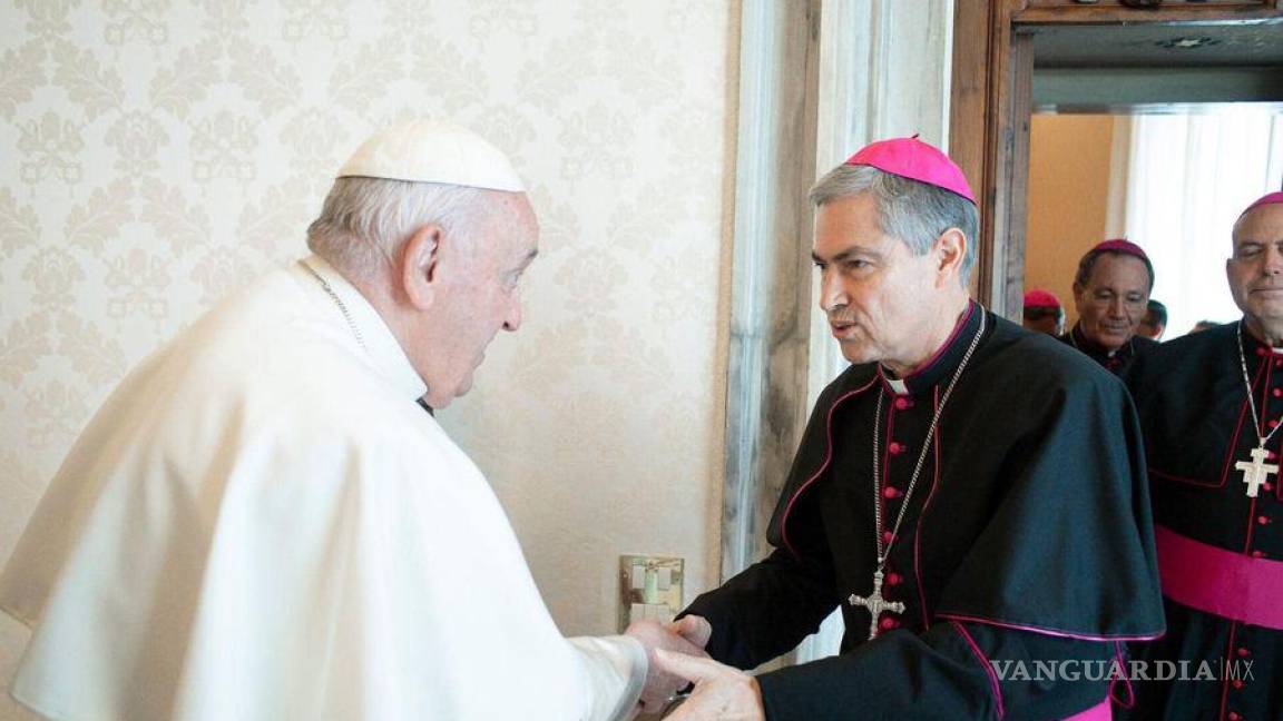 Obispo y sacerdotes de Torreón saludan al Papa en El Vaticano, reciben mensaje de esperanza