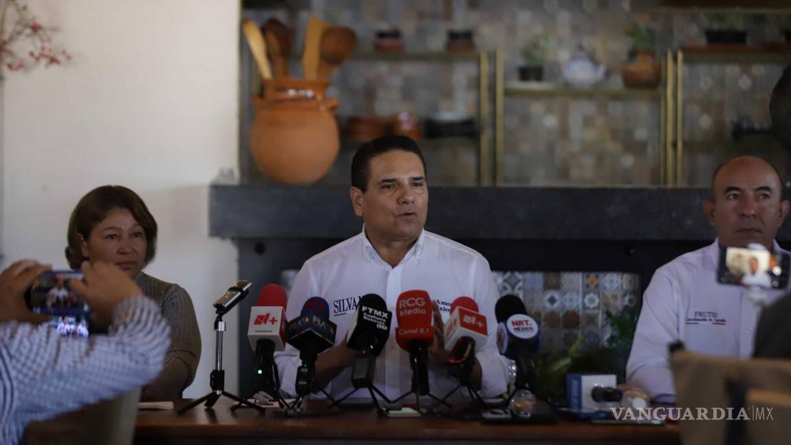 $!“No sólo advertí, se los demostré, que habían ganado (en Michoacán) con la injerencia de poderes fácticos, particularmente de grupos del crimen organizado. Cómo nos explicamos que sacaran el mil por ciento de votos arriba de los que fueron a votar del padrón de electores”, dijo Aureoles.