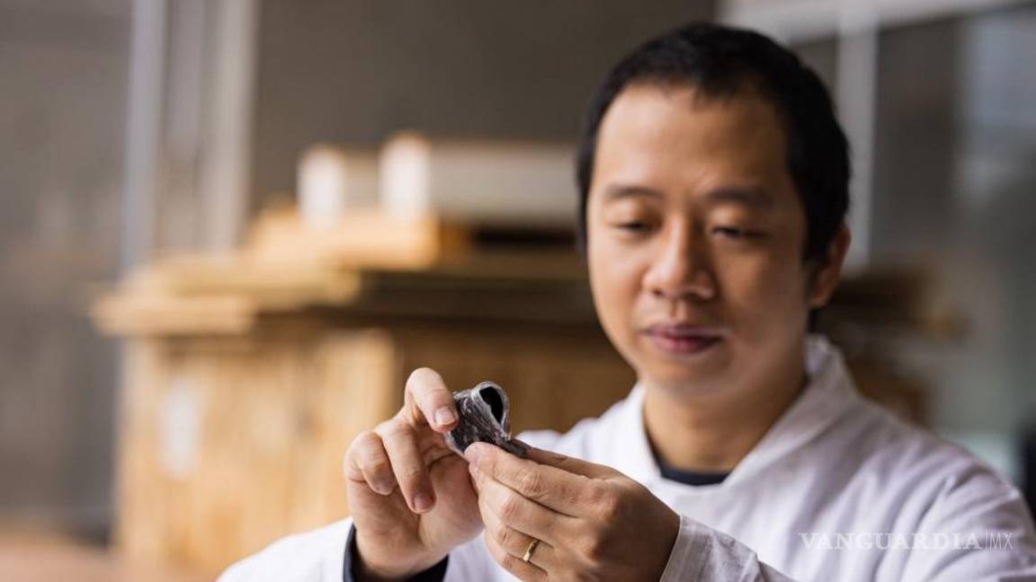 $!El Dr. Ngoc Tan Nguyen y sus colegas han creado una pila flexible y lavable.