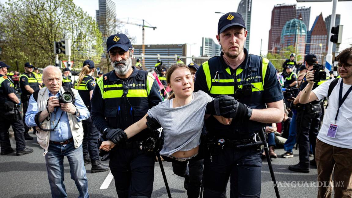 Detienen a Greta Thunberg durante una protesta en Países Bajos