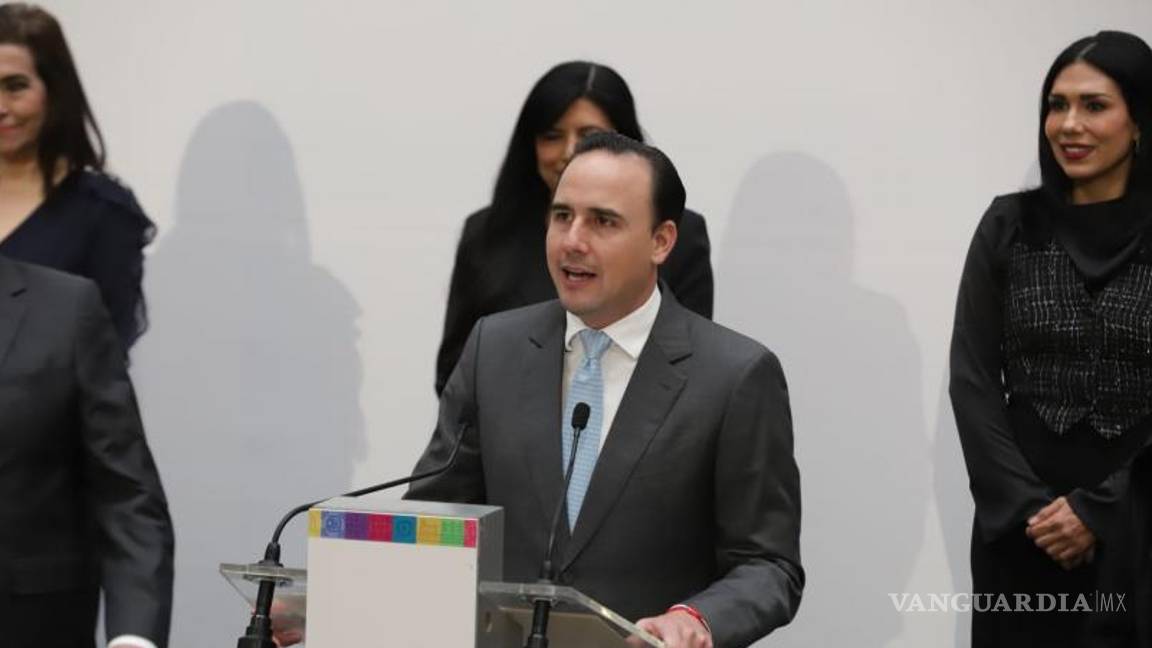 $!Manolo Jiménez presentó la segunda parte de su gabinete.