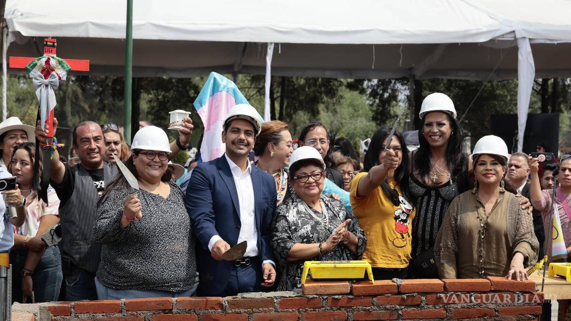 $!Kenya Cuevas (2d), los alcaldes, de Iztapalapa, Clara Brugada (d) y el de Nezahualcoyotl, Adolfo Cerqueda (2i) y la fiscal de CDMX, Ernestina Godoy (c).