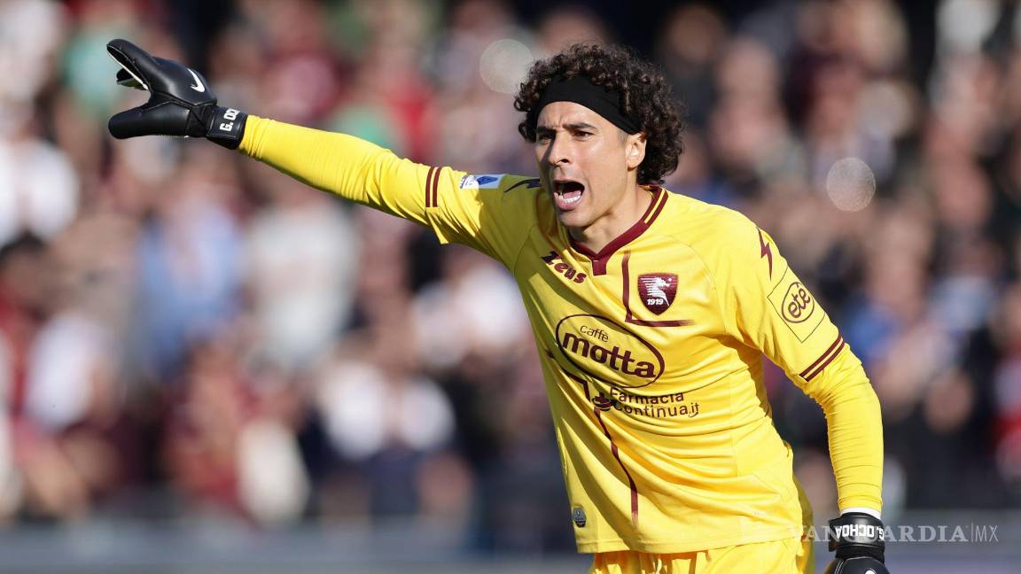 Guillermo Ochoa vuelve a evitar una goleada al Salernitana