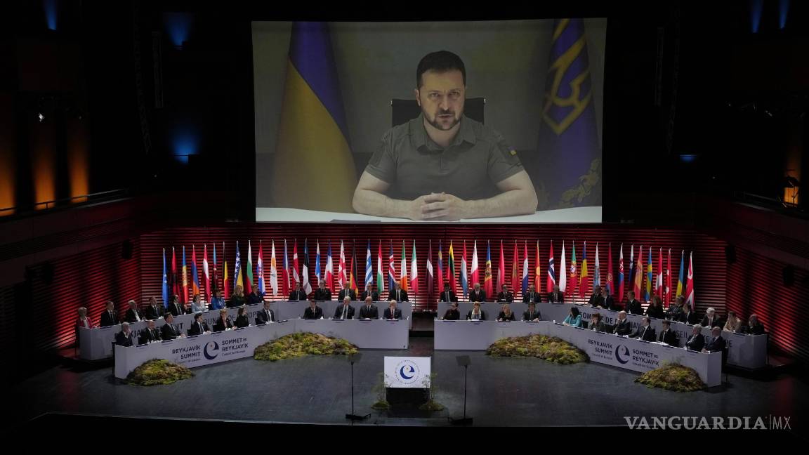 $!En declaraciones por teleconferencia desde Kiev, el presidente de Ucrania, Volodymyr Zelenskyy, se dirigió a los asistentes a una cumbre del Consejo de Europa en Reikiavik, Islandia.