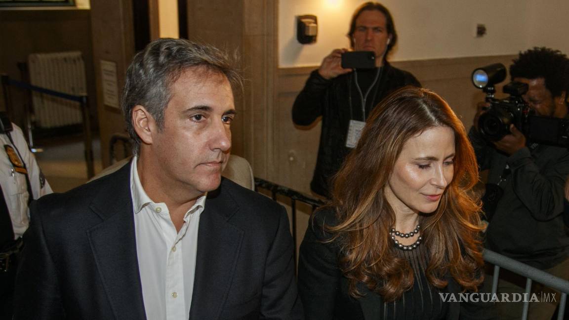 $!El exabogado de Trump, Michael Cohen (izq.), regresa al juicio por fraude civil del expresidente estadounidense Donald J. Trump en Nueva York.