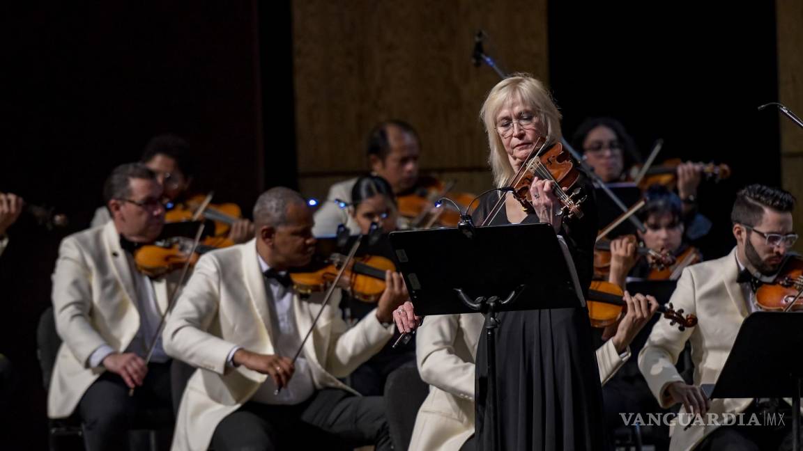 La Filarmónica del Desierto celebra su noveno aniversario con teatro lleno y ovación de pie