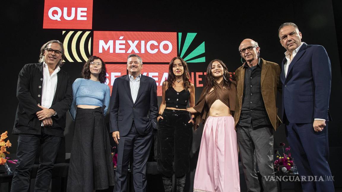 $!De izquierda a derecha, Rodrigo Prieto, Natalia Beristain, el codirector ejecutivo y director de Contenido de Netflix, Ted Sarandos; Cecilia Suárez y Teresa Ruiz.
