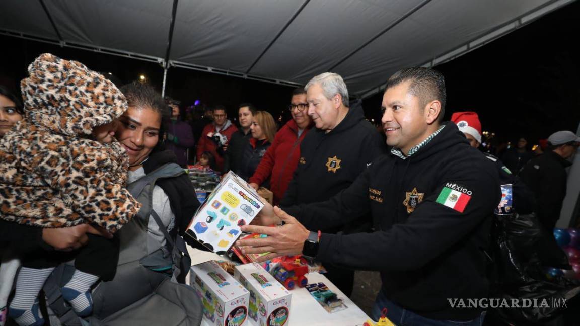 $!La caravana de la Policía de Saltillo ya se ha vuelto una tradición que esperan con ansias los pequeñines de la ciudad.