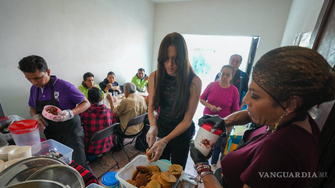 Cocina administrada por mujeres trans se convierte en un refugio para la comunidad LGBTQ+ en Ciudad de México