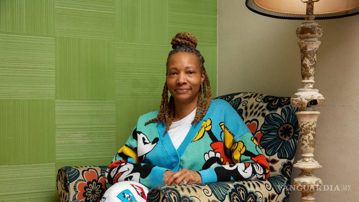 $!Sherri Willis-Prater, a quien le diagnosticaron miocardiopatía, una complicación posparto potencialmente mortal, en su casa en el lado sur de Chicago.