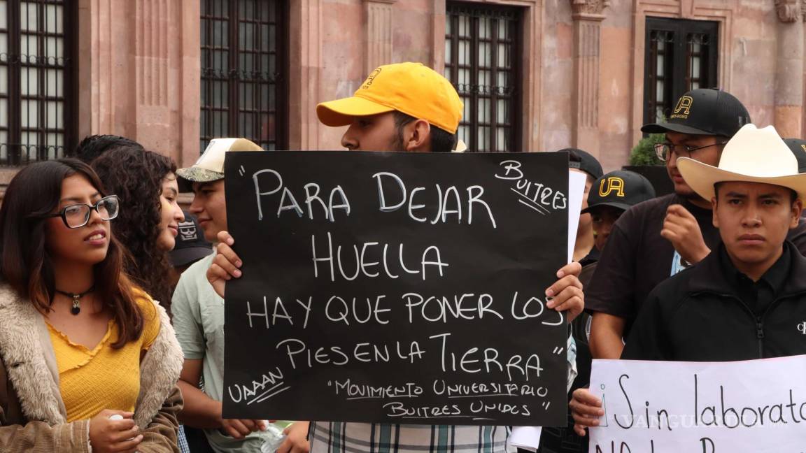 Alumnos de la UAAAN se manifiestan por el retorno a las aulas