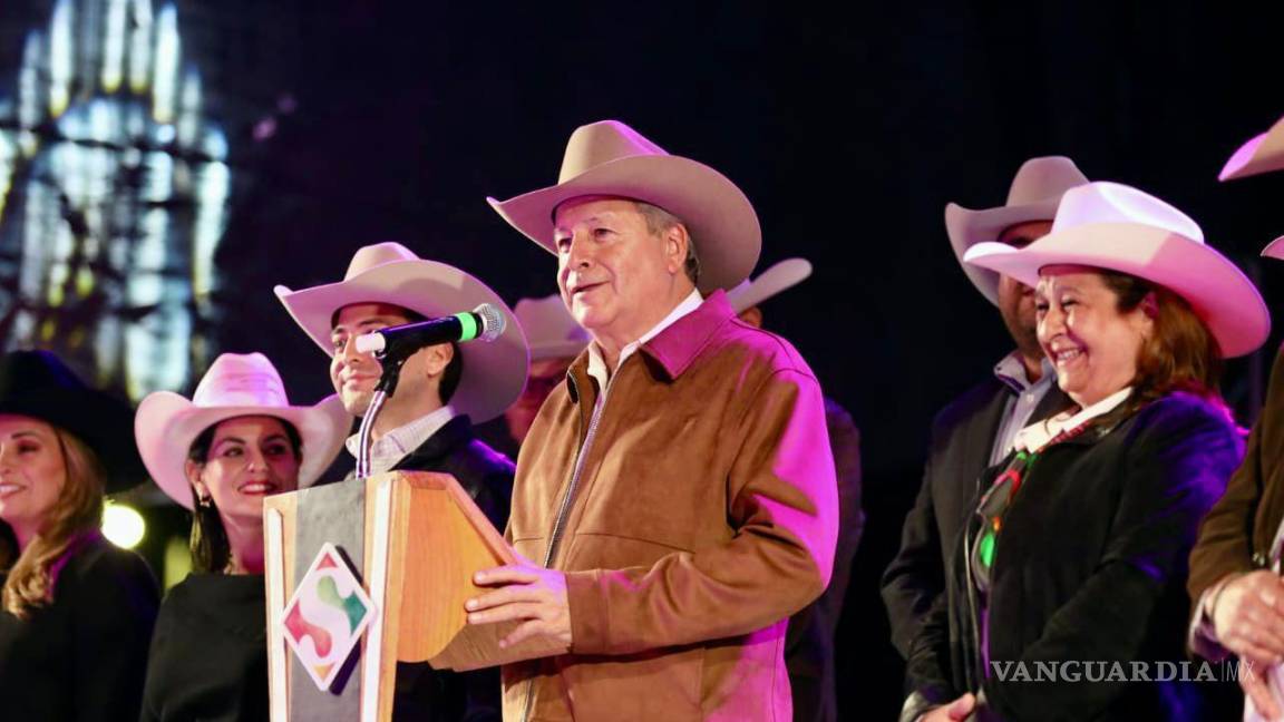 $!Familias de Saltillo disfrutaron de exposiciones caninas, exhibiciones ganaderas y aves de combate durante el Rodeo Saltillo Expogan &amp; Fest.