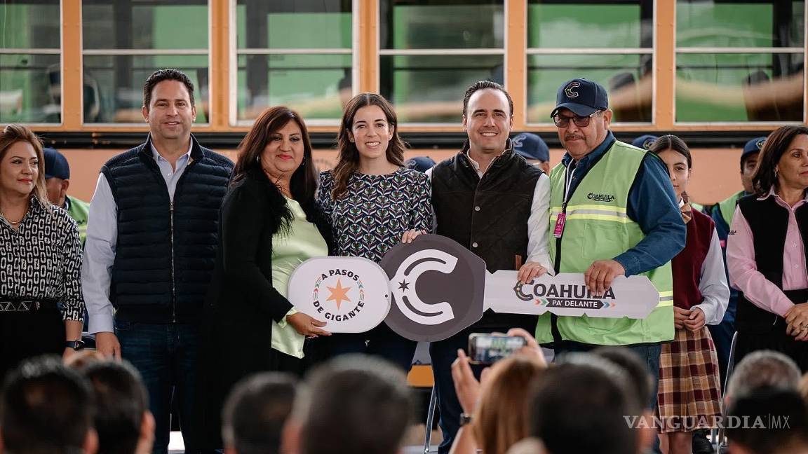 $!El evento también incluyó la entrega simbólica de un aula equipada con computadoras para mejorar la calidad del aprendizaje en San Antonio de las Alazanas.