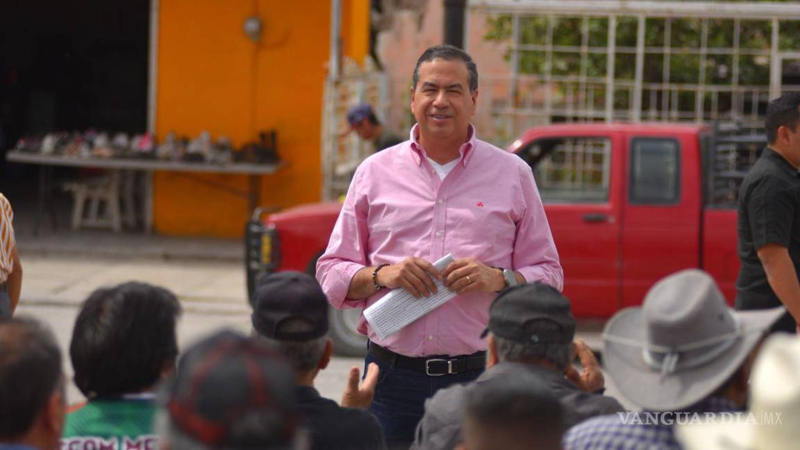 $!Durante su visita a ejidos de la Región Laguna, el candidato del PT, Ricardo Mejía, señaló que la presencia de elementos de seguridad son un método de intimidación.