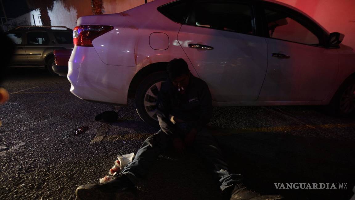 Golpean salvajemente a vendedor de flores afuera de un bar en Saltillo