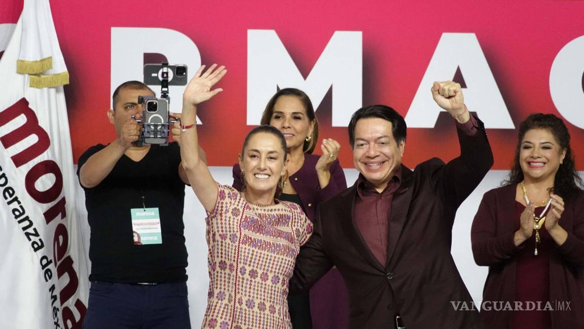 $!Claudia Sheinbaum, virtual presidenta electa, y Mario Delgado, presidente Nacional de Morena, durante el Séptimo Congreso Nacional Extraordinario de Morena.