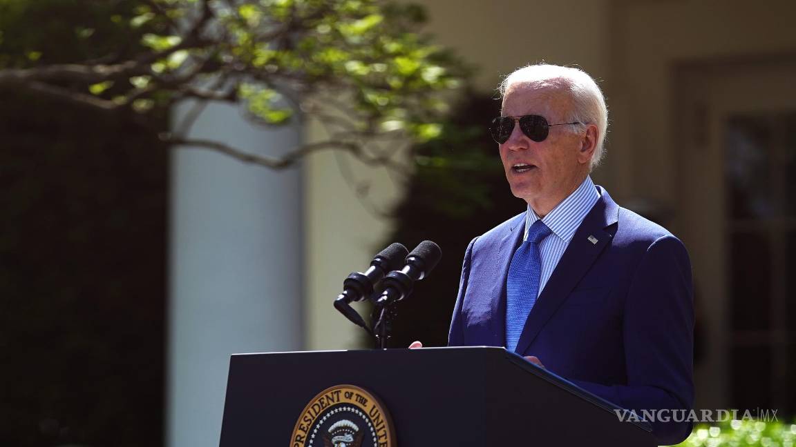 $!El presidente de los Estados Unidos, Joe Biden, habla con los reporteros en el jardín de rosas de la Casa Blanca, Washington.