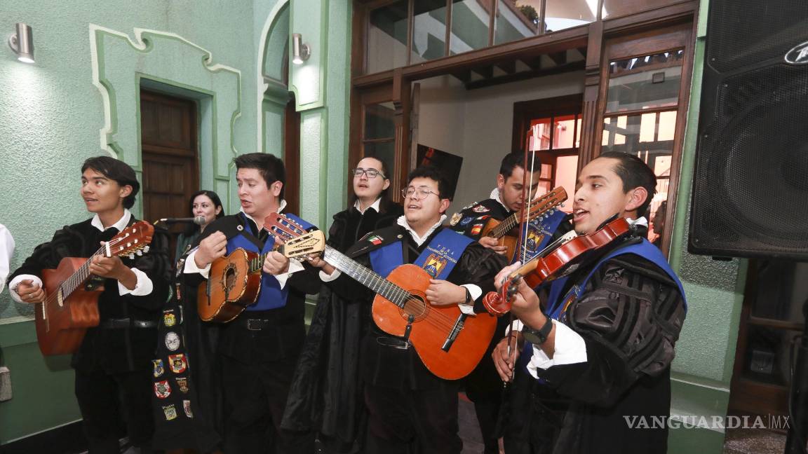 $!La Tuna de la UAdeC amenizó la ceremonia de aniversario.