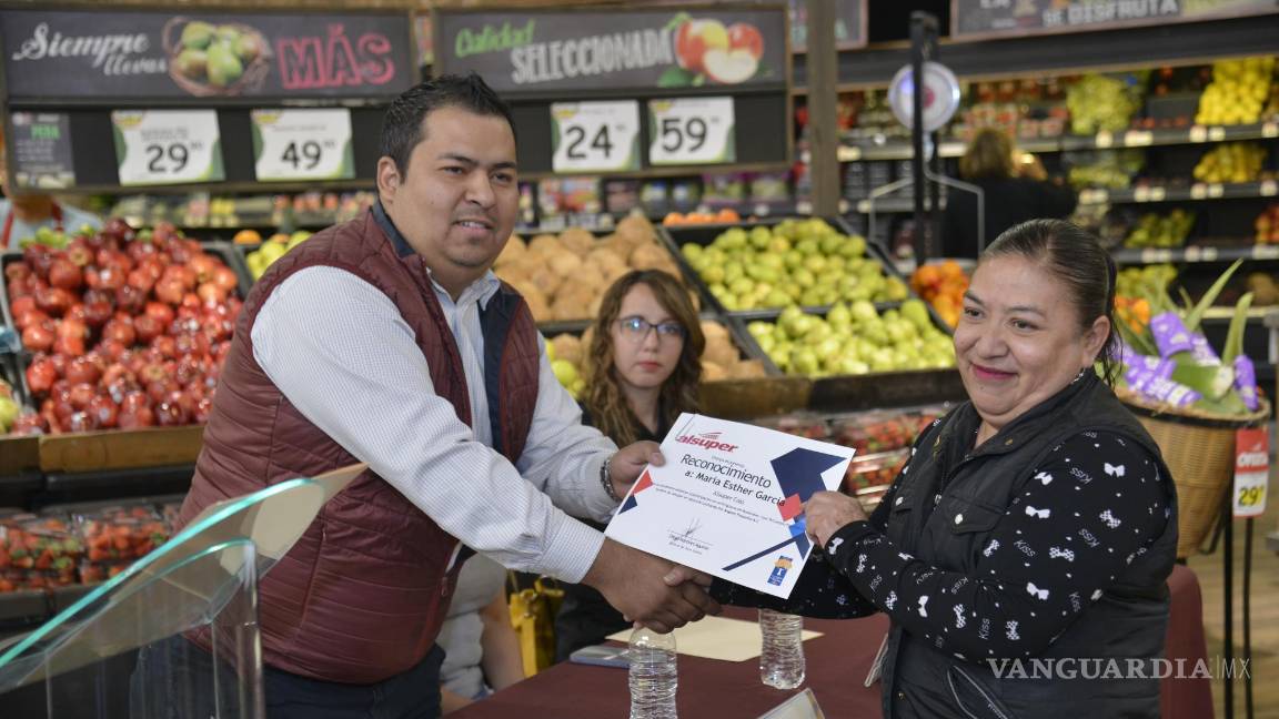 $!Reciben asociaciones apoyos de clientes de Alsuper en Saltillo