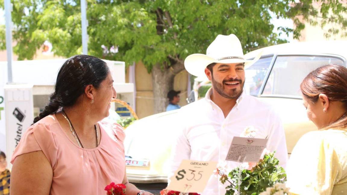 $!El alcalde de Arteaga, Ramiro Durán, dio la bienvenida a los visitantes y agradeció su presencia en el evento gastronómico.
