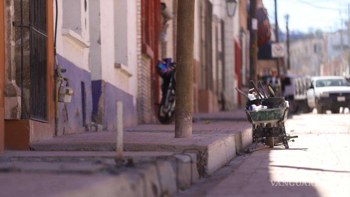 $!La modernización de la calle General Cepeda ha incluido la actualización de las tuberías de la zona, mejorando la distribución de agua.