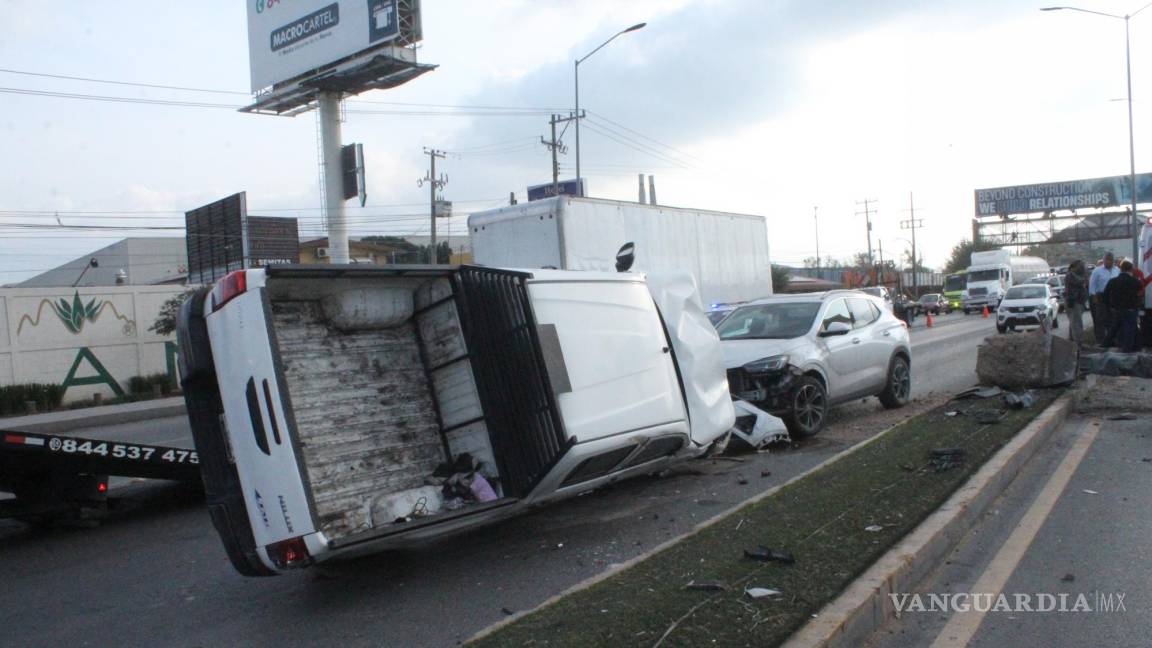 Conductor se impacta y vuelca en Ramos Arizpe