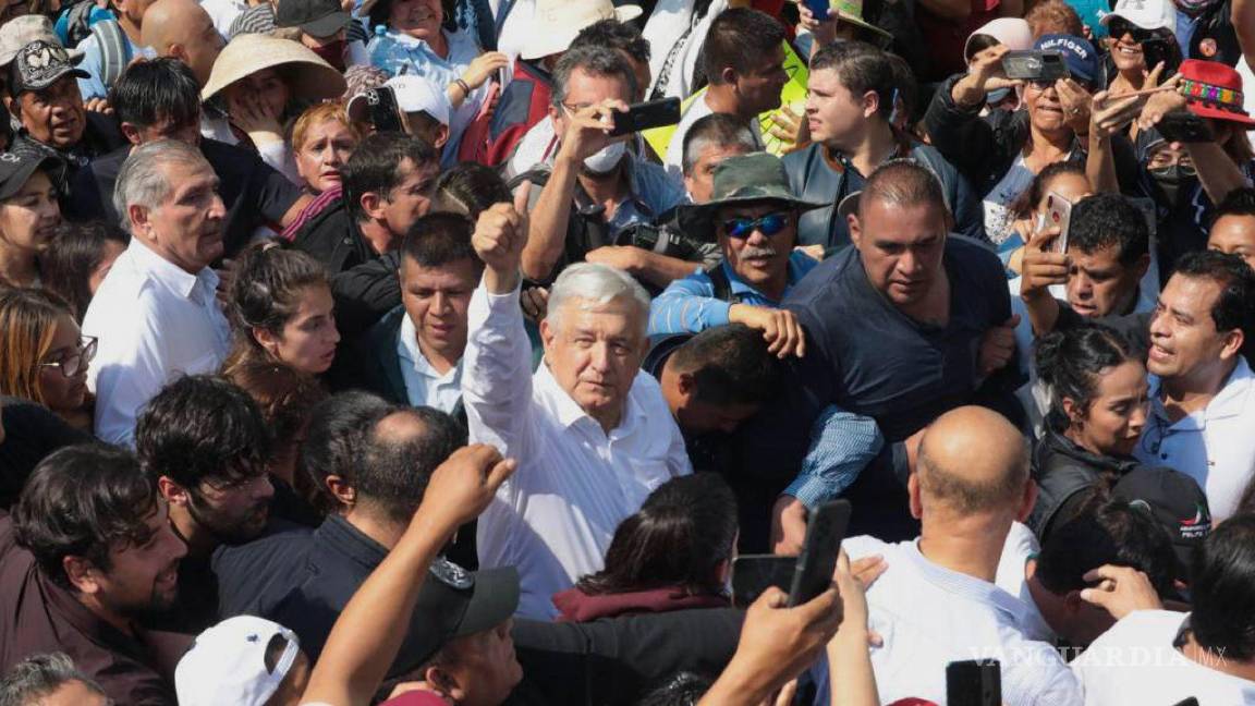 Marcha de AMLO: “humanismo mexicano”, promesas, evacuados, acarreos, desmayos, corcholatas y más