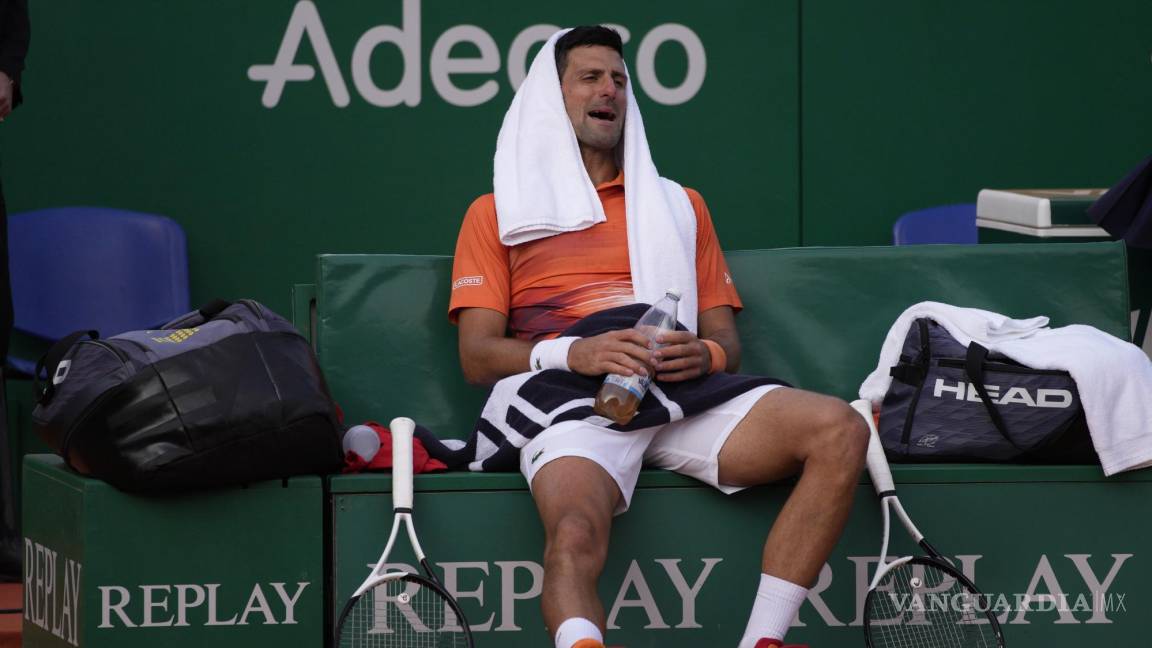 Se estrella Novak Djokovic con pared